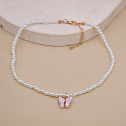 Elegante Perlenkette mit Schmetterling-Anhänger