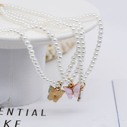Elegante Perlenkette mit Schmetterling-Anhänger